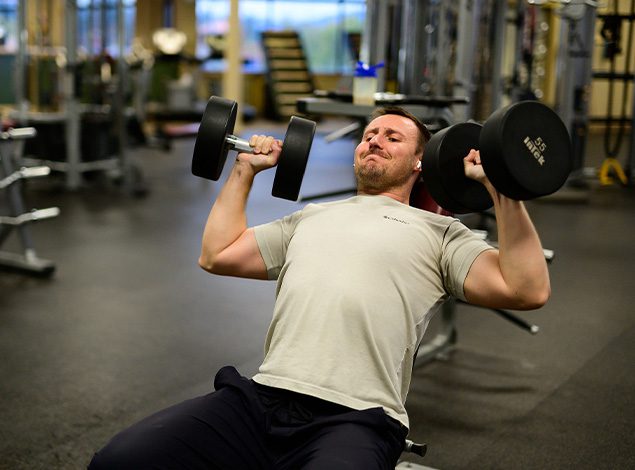 man lifting free weights
